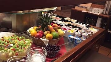 Petit déjeuner buffet servi tous les jours en supplément