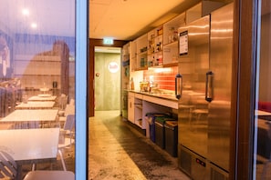 Refrigerador, microondas, artículos de limpieza ecológicos