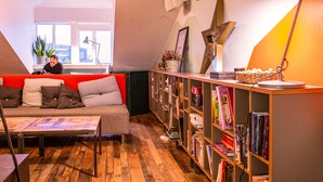Living area - Loft HI Hostel (Reykjavik)