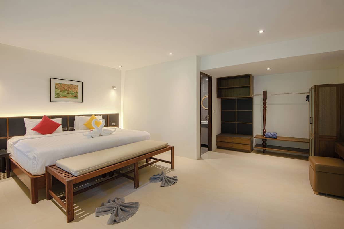 Standard Room | Desk, blackout drapes, free WiFi, bed sheets