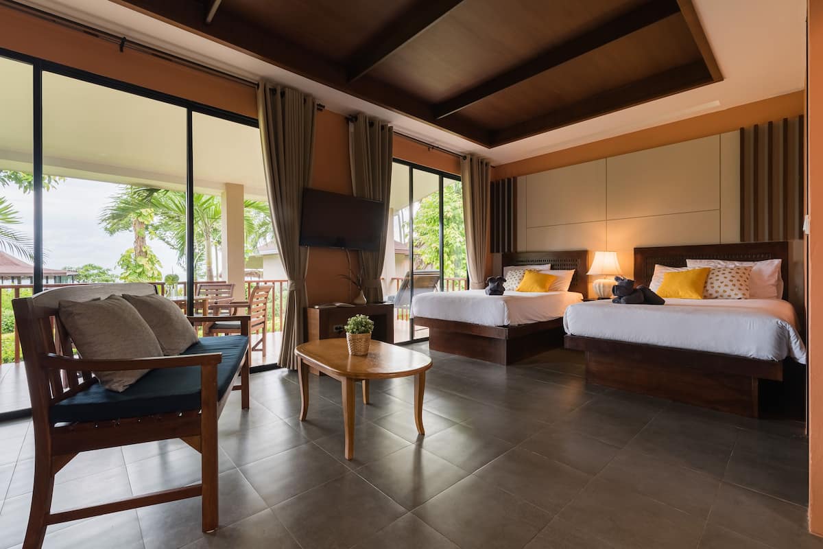 Family Villa | Desk, blackout drapes, free WiFi, bed sheets