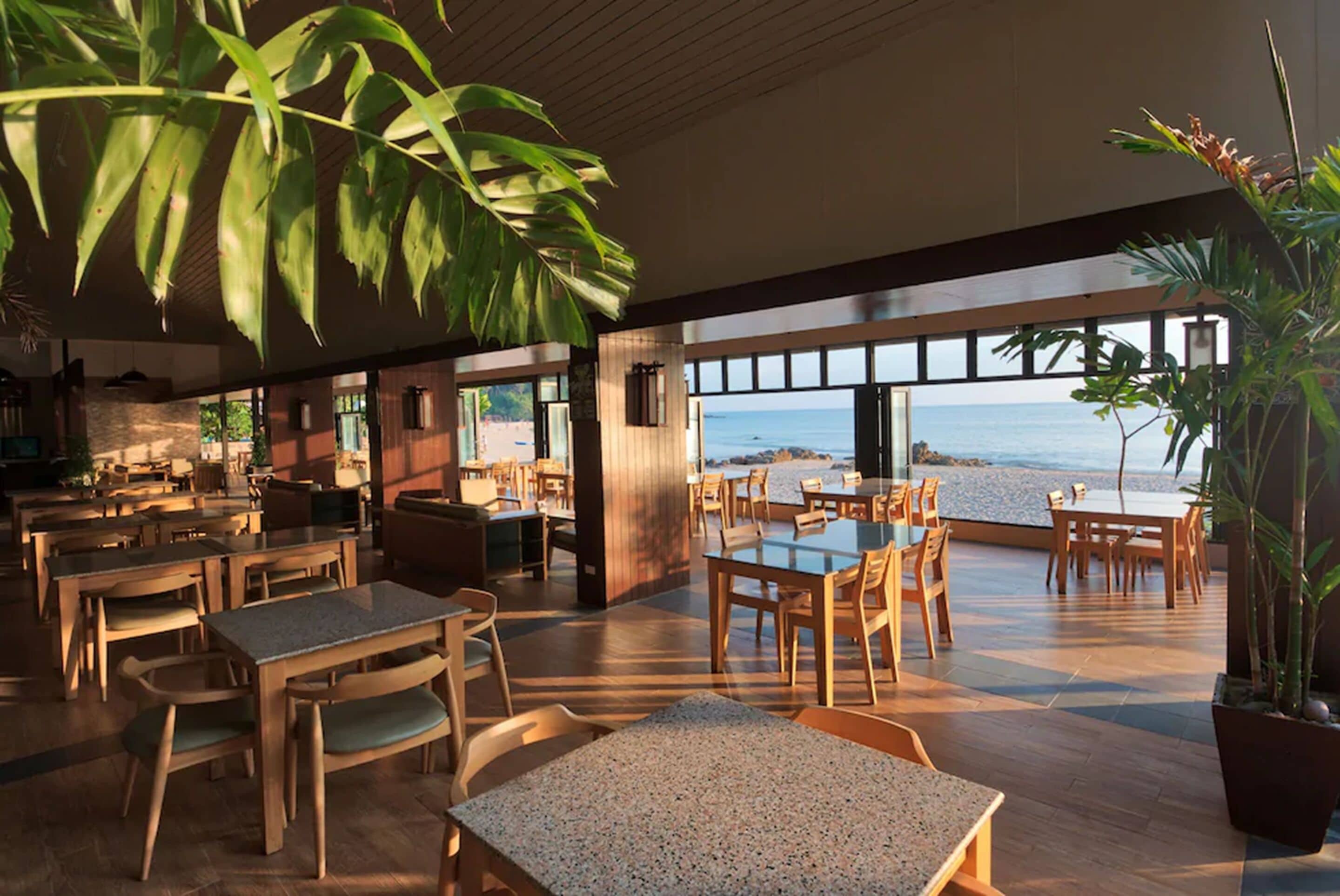 breakfast, lunch and dinner served