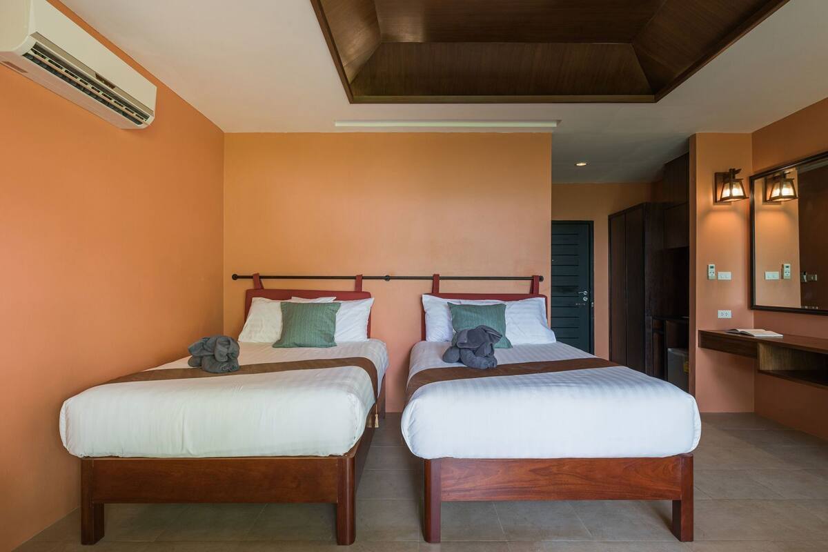 Desk, blackout drapes, free WiFi, bed sheets