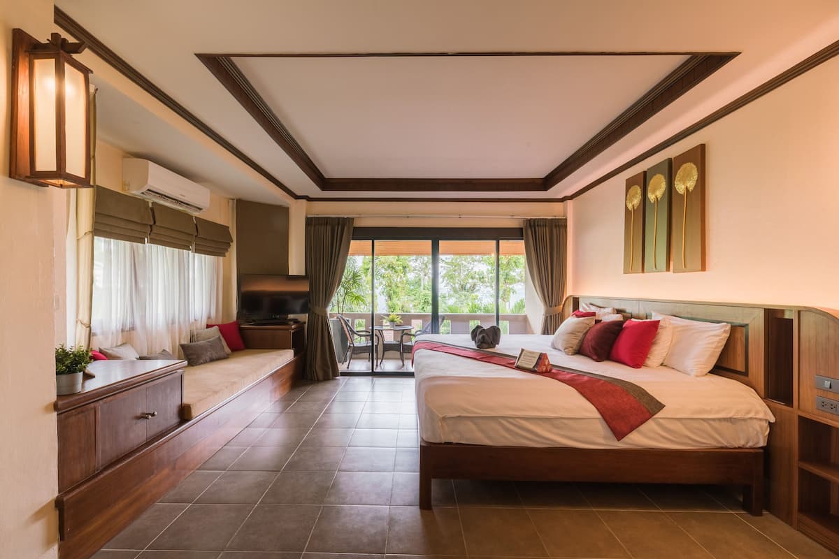 Superior Room | Desk, blackout drapes, free WiFi, bed sheets