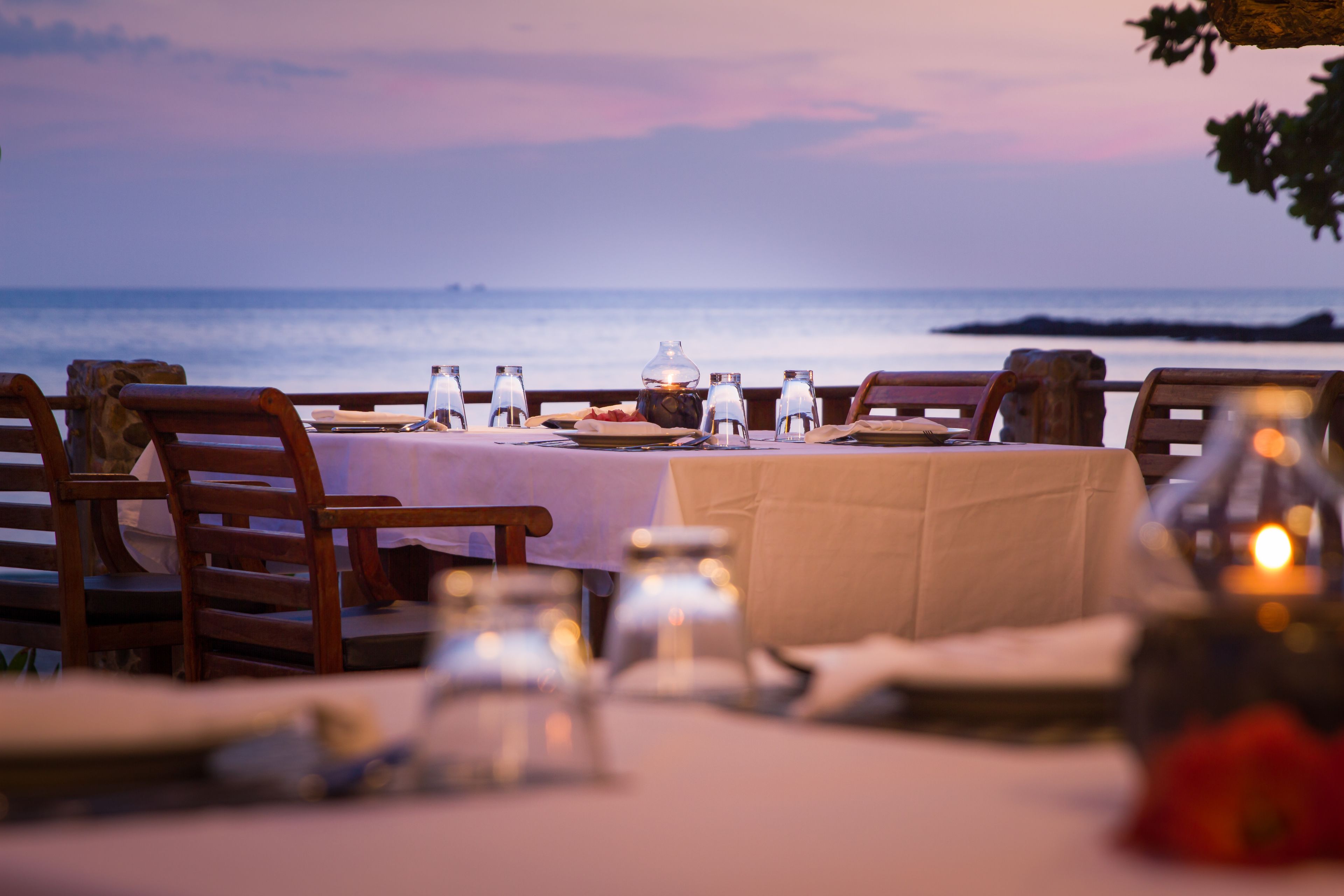 breakfast, lunch and dinner served