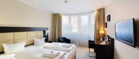 Meja kerja, kedap suara, dan Wi-Fi gratis