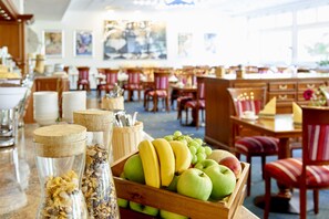Frokostbuffé hver dag (EUR 23 per person)