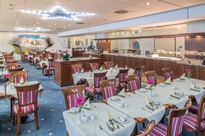 Tägliches Frühstücksbuffet (23 EUR pro Person)