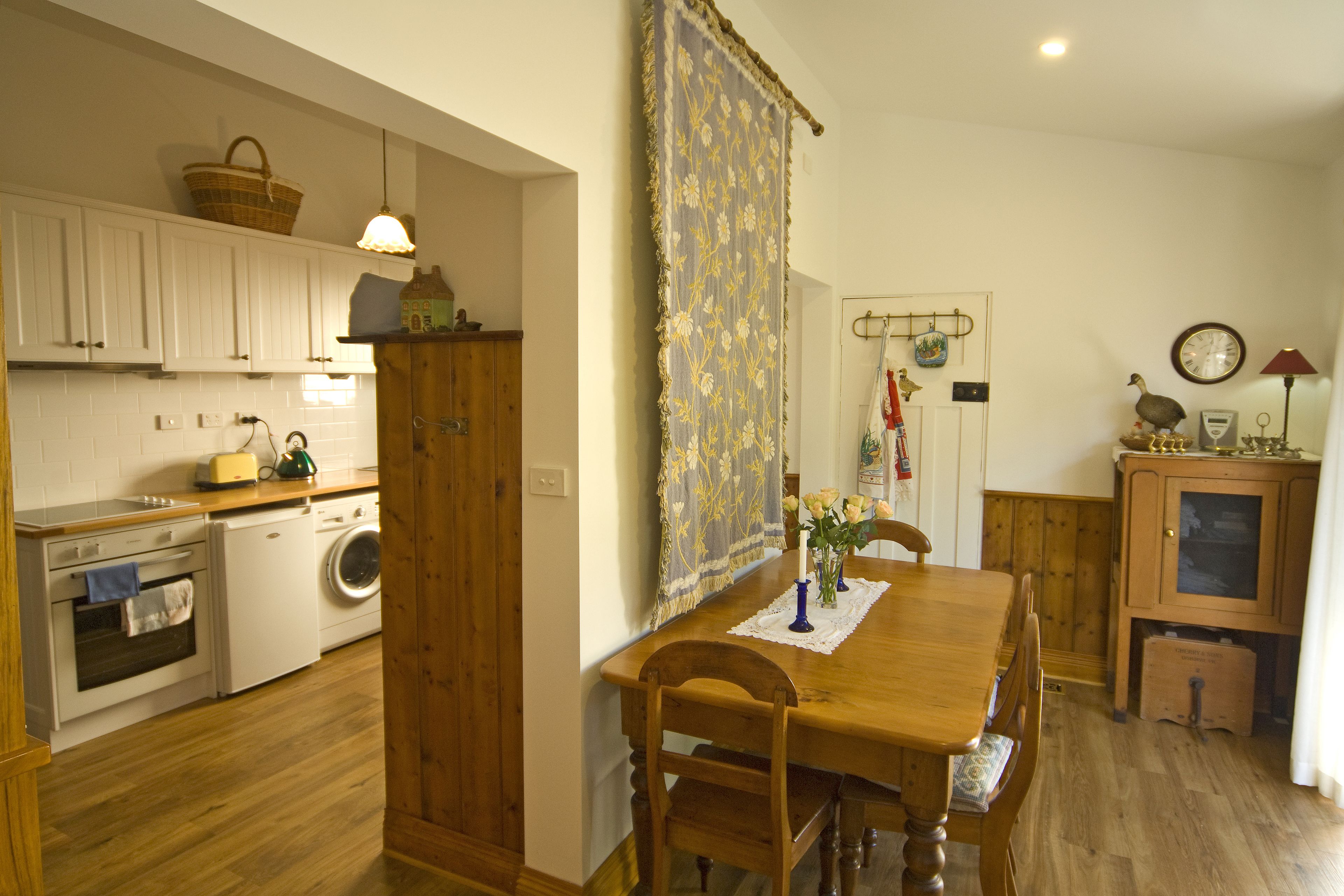 Makan di kamar