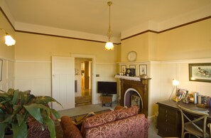 The Duck House | Living area | Flat-screen TV, DVD player - The Duck House (Burnie)