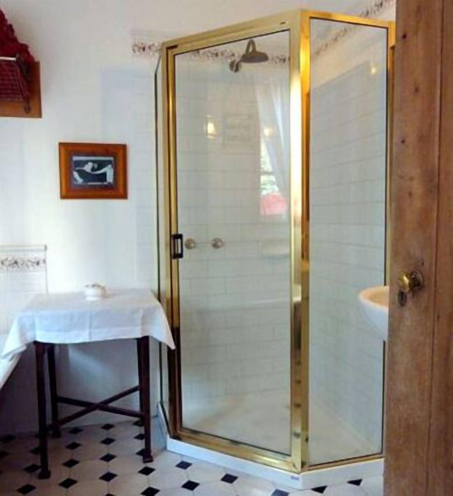 The Duck House | Bathroom | Free toiletries, hair dryer, towels