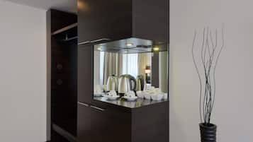 Phòng 3 tiện nghi đơn giản, nhiều giường, quang cảnh thành phố | Cà phê và/hoặc dụng cụ pha