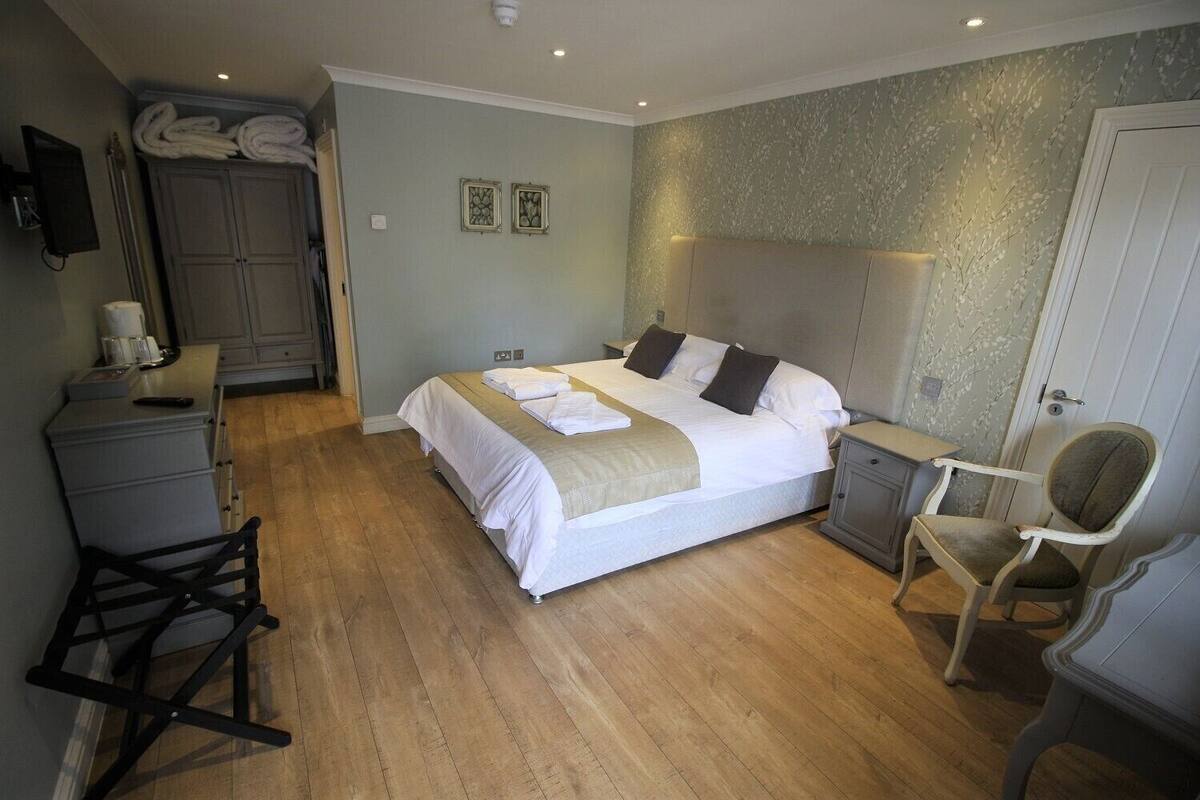 Double or Twin Room, Ensuite | 1 bedroom, WiFi, bed sheets