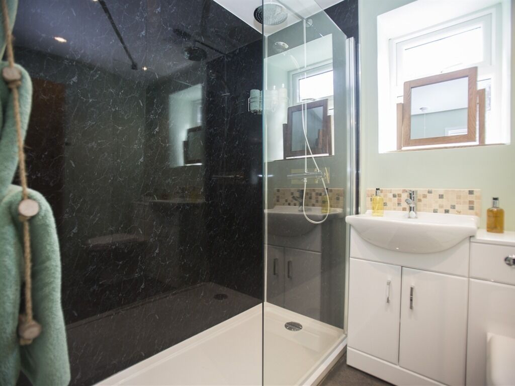 คอทเทจ, ห้องน้ำส่วนตัว (Two Withy - B&B) | ห้องน้ำ