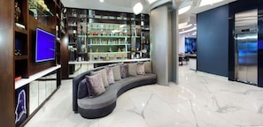 Coin salon dans le hall