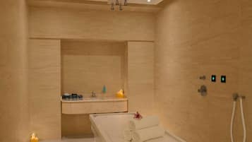 Parihoitohuone(ita), sauna, poreallas, höyrysauna, turkkilainen sauna