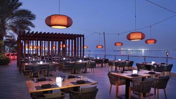 14 restaurants, breakfast, lunch, dinner served; international cuisine