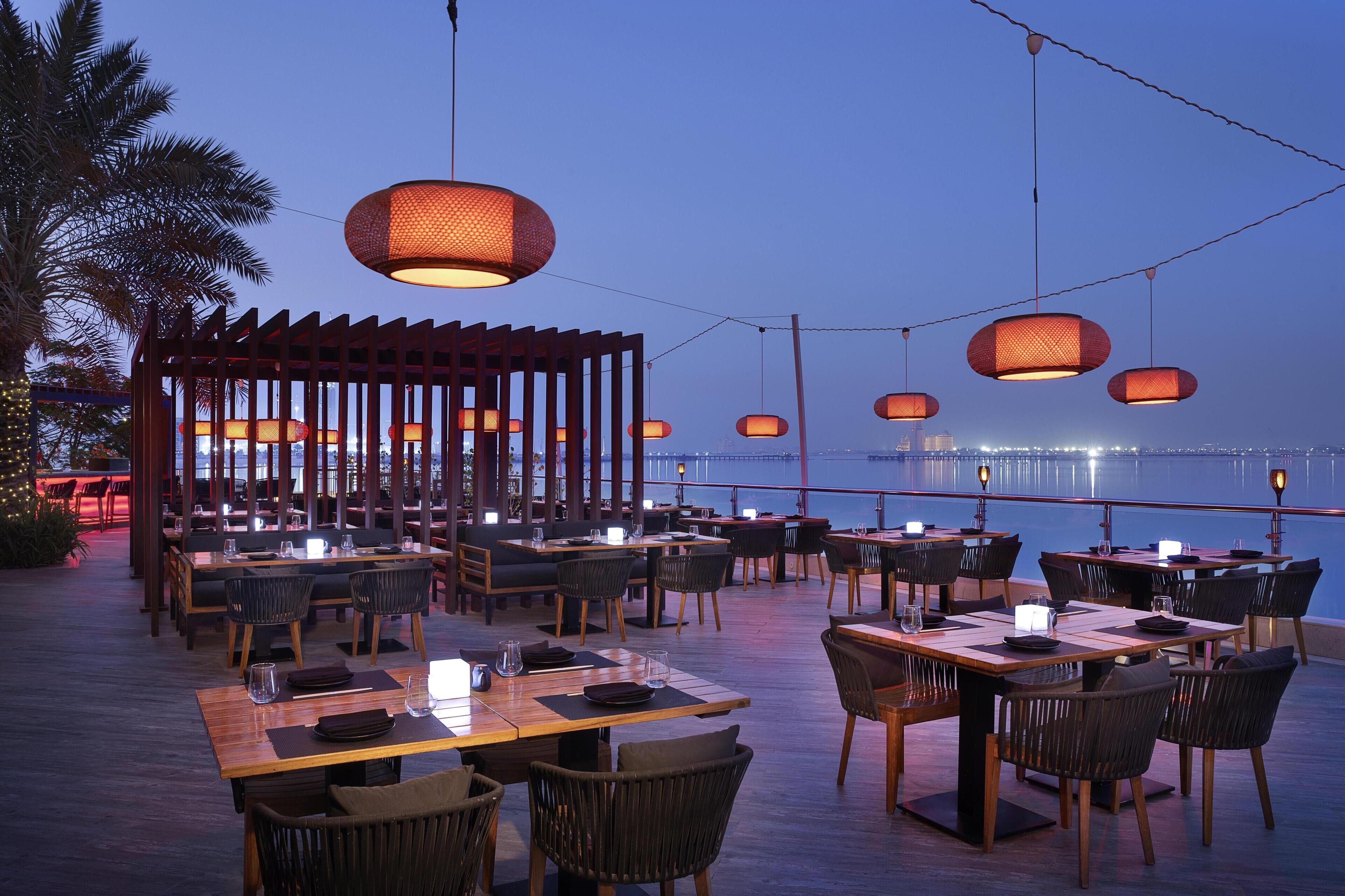 14 restaurants; breakfast, lunch, and dinner served