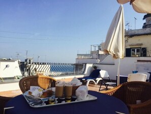 Free daily cooked-to-order breakfast - Guest House La Piazzetta (Capri)