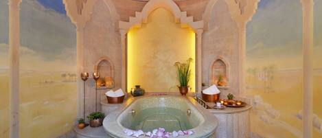 Sauna, Whirlpool, Dampfbad, Körperbehandlungen, Schlammbad