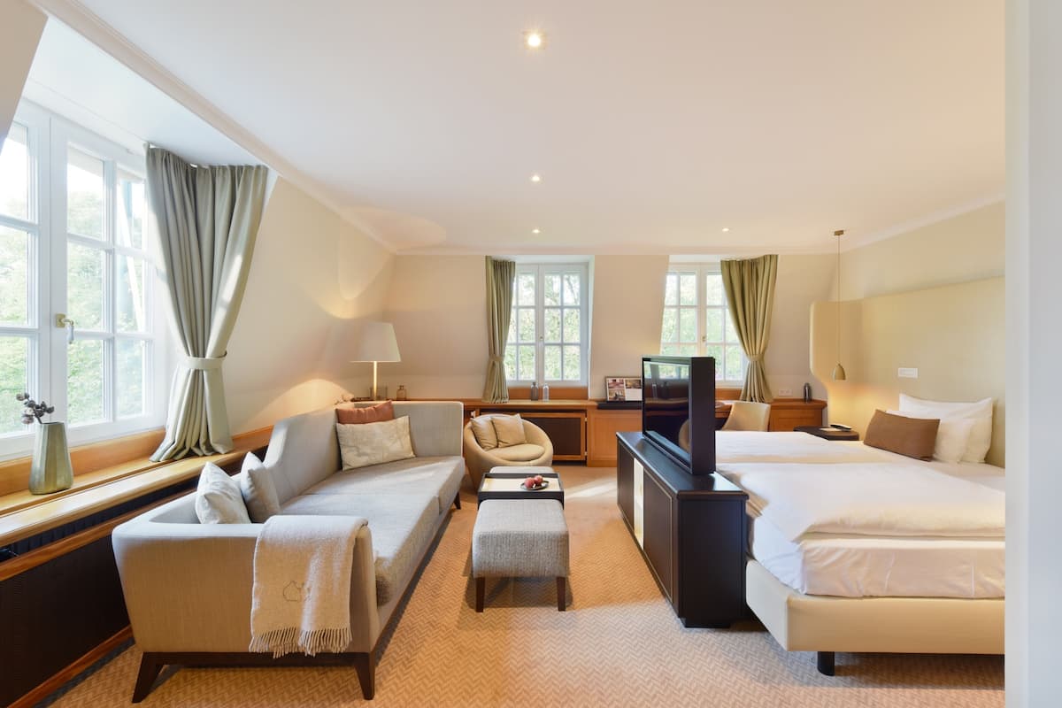 boutique deluxe room | 1 bedroom, premium bedding, minibar, in-room safe