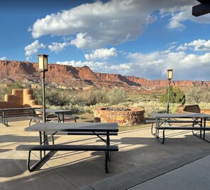 2 restaurants; lunch and dinner served - The Rim Rock Inn (Torrey)