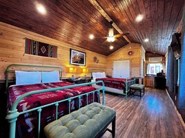 Panoramic Cabin | Individually decorated, blackout drapes, iron/ironing board, bed sheets