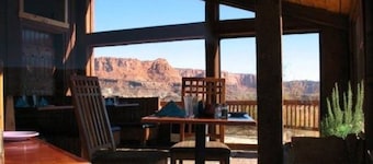 The Rim Rock Inn