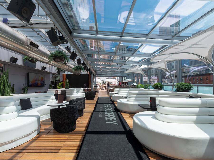 Rooftop bar, al fresco dining, open daily