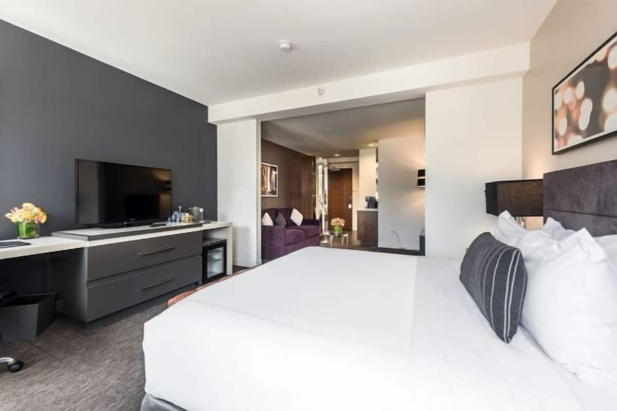 1 bedroom, premium bedding, in-room safe, desk