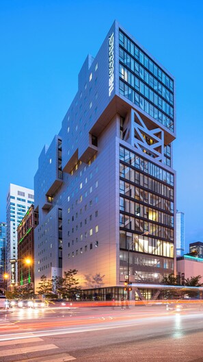 Exterior - The Godfrey Hotel Chicago (Chicago)