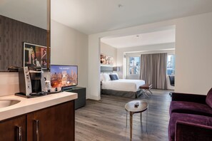 Single Room | Premium bedding, in-room safe, desk, iron/ironing board - The Godfrey Hotel Chicago (Chicago)