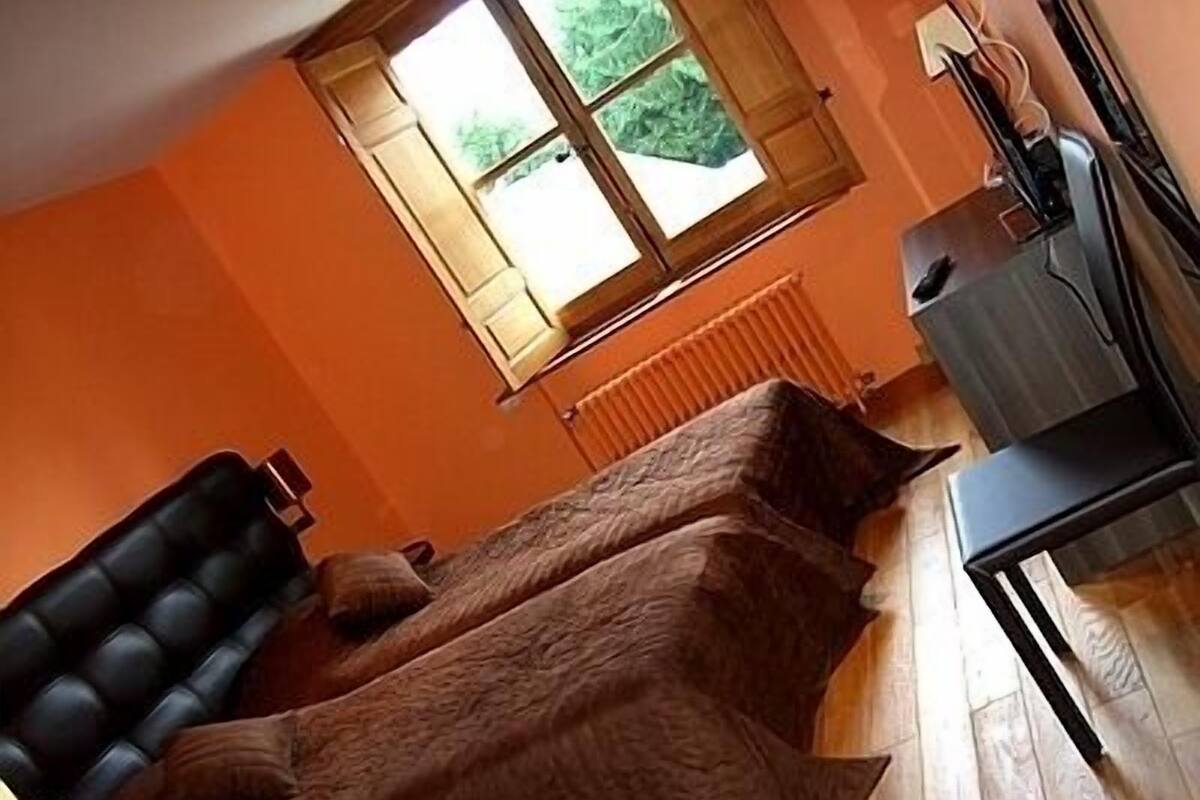 Twin kamer | Geluiddichte muren, gratis wifi, individueel gedecoreerd