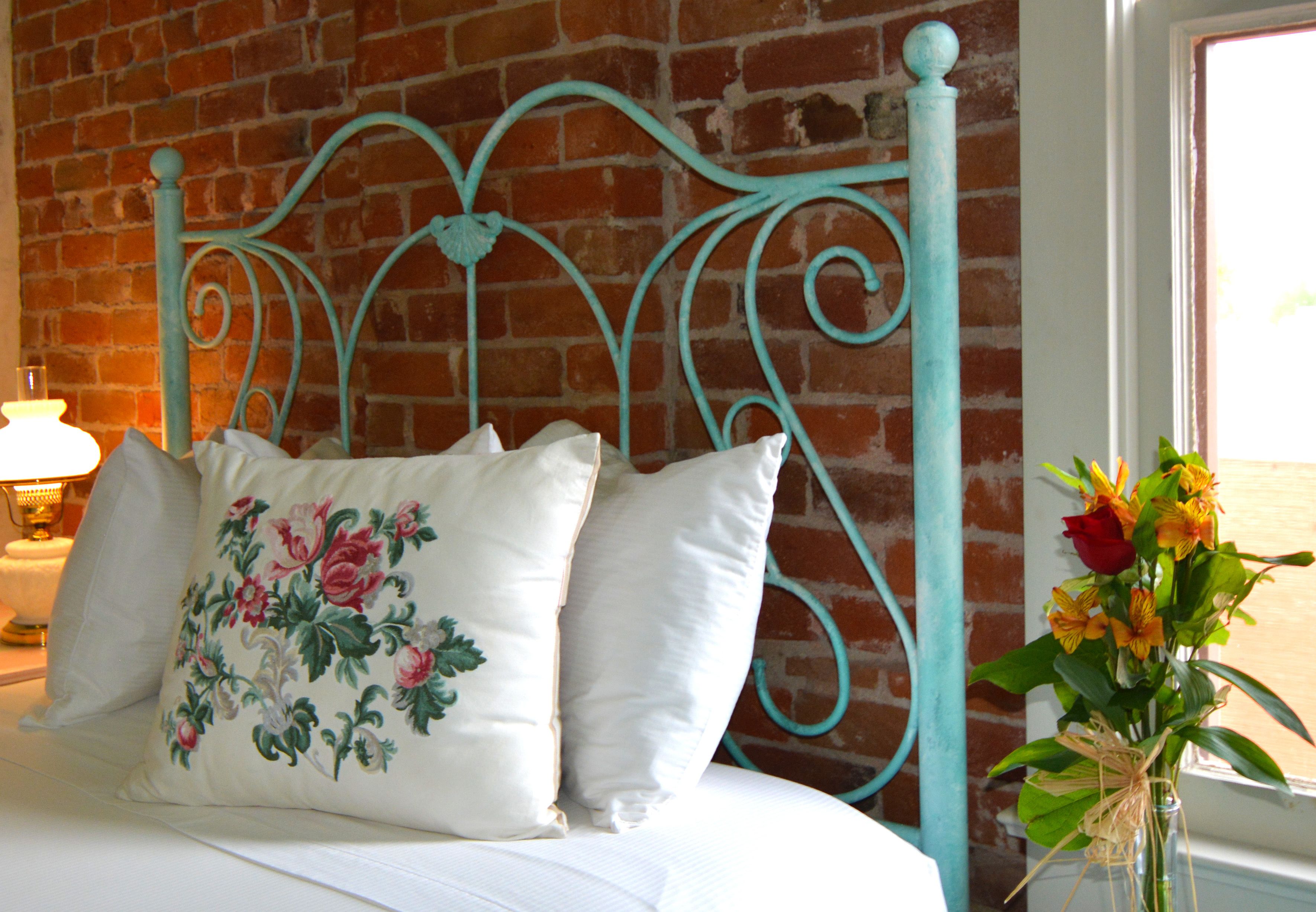 standard room, 1 queen bed | premium bedding, iron/ironing board, free wifi, bed sheets