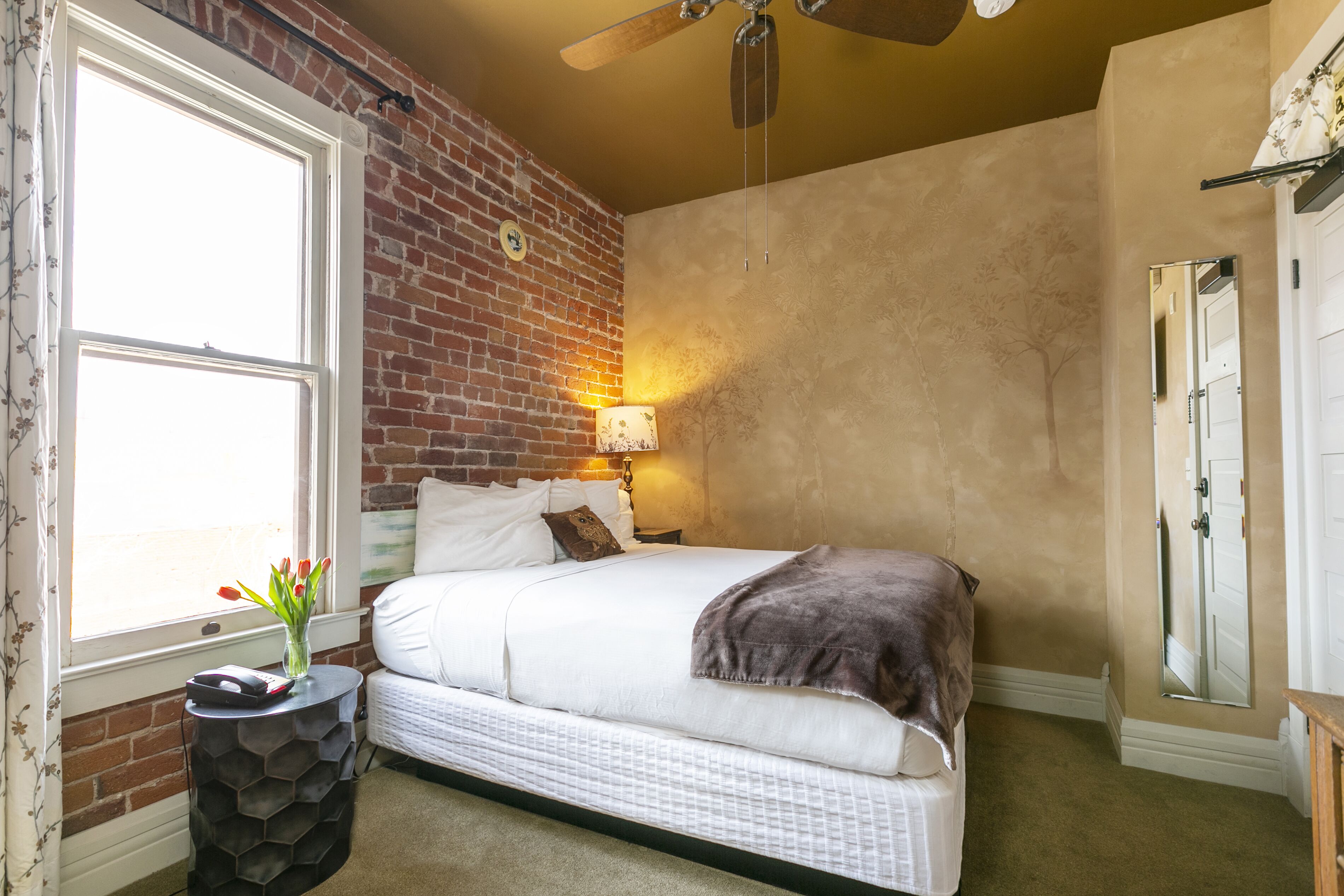 standard room, 1 queen bed | premium bedding, iron/ironing board, free wifi, bed sheets