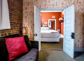 Room | Premium bedding, iron/ironing board, free WiFi, bed sheets - The Grand Highland Hotel (Prescott)