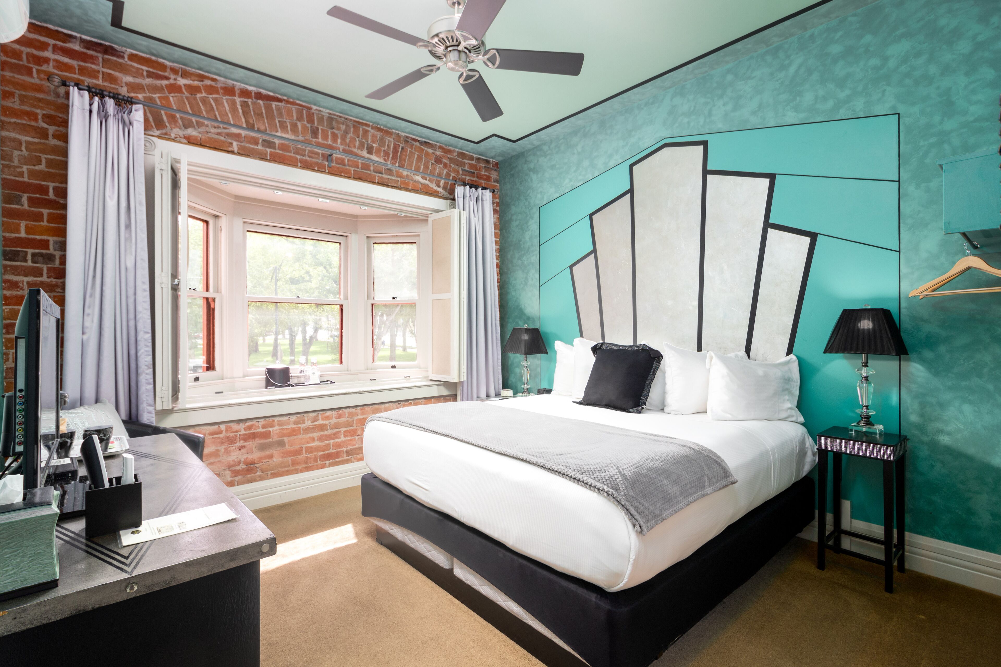 deluxe room | premium bedding, iron/ironing board, free wifi, bed sheets