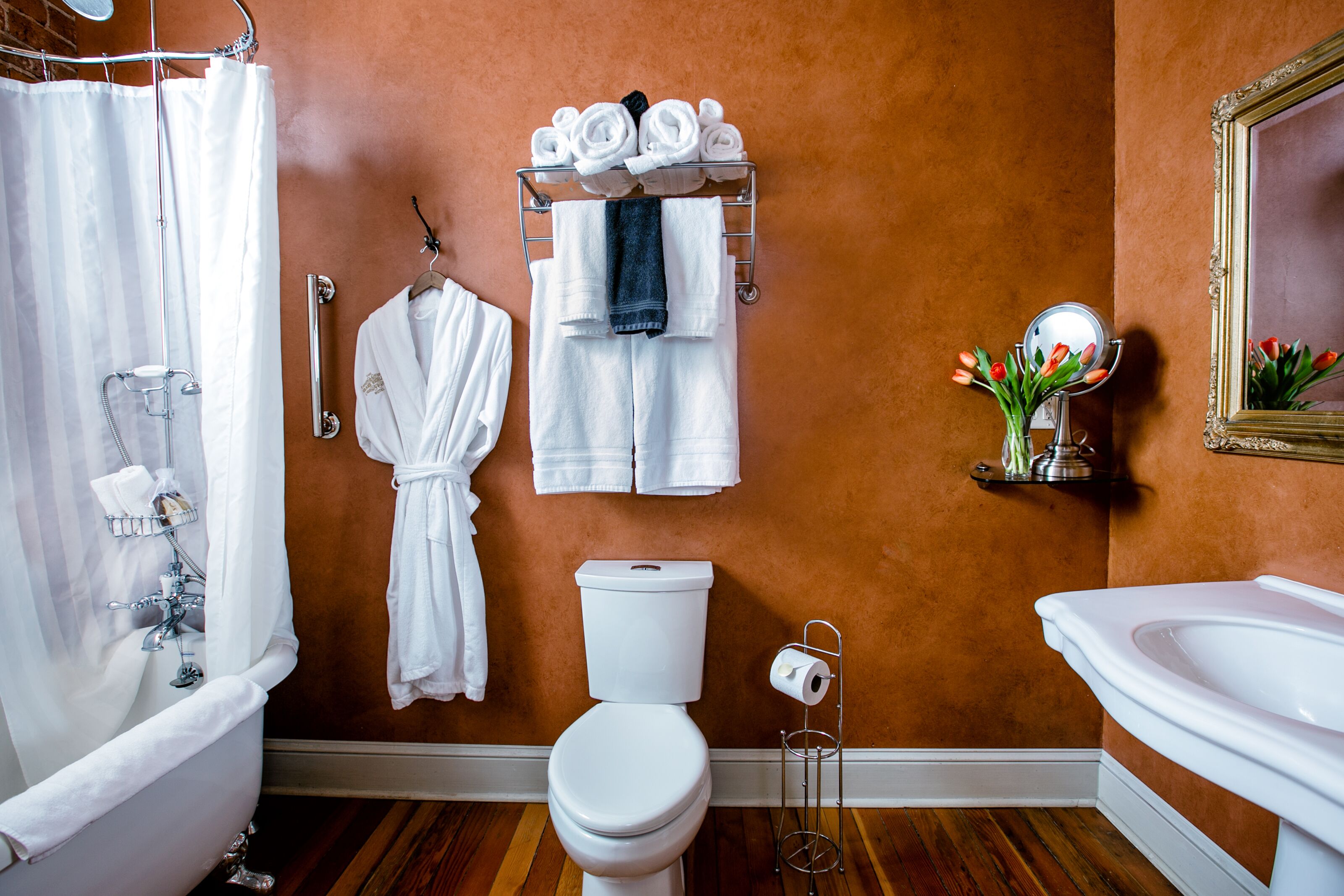 room | bathroom | combined shower/bathtub, deep-soaking bathtub, free toiletries, towels