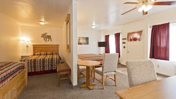 Suite, Kitchen | Iron/ironing board, free WiFi