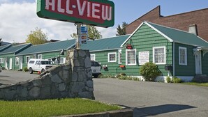 A green building with a sign reading "ALL-VIEW". - All View Motel (Port Angeles)