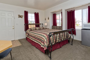 Standard Room, 1 Queen Bed | Iron/ironing board, free WiFi - All View Motel (Port Angeles)