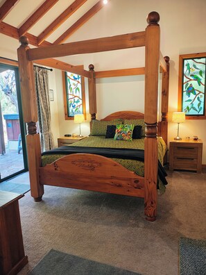 Spacious Studio | Individually decorated, individually furnished, iron/ironing board - Yelverton Brook Conservation Sanctuary (Metricup)