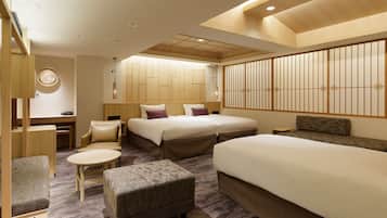 Junior-Suite, Nichtraucher (2 beds, extra) | Hochwertige Bettwaren, Zimmersafe, kostenloses WLAN, Bettwäsche