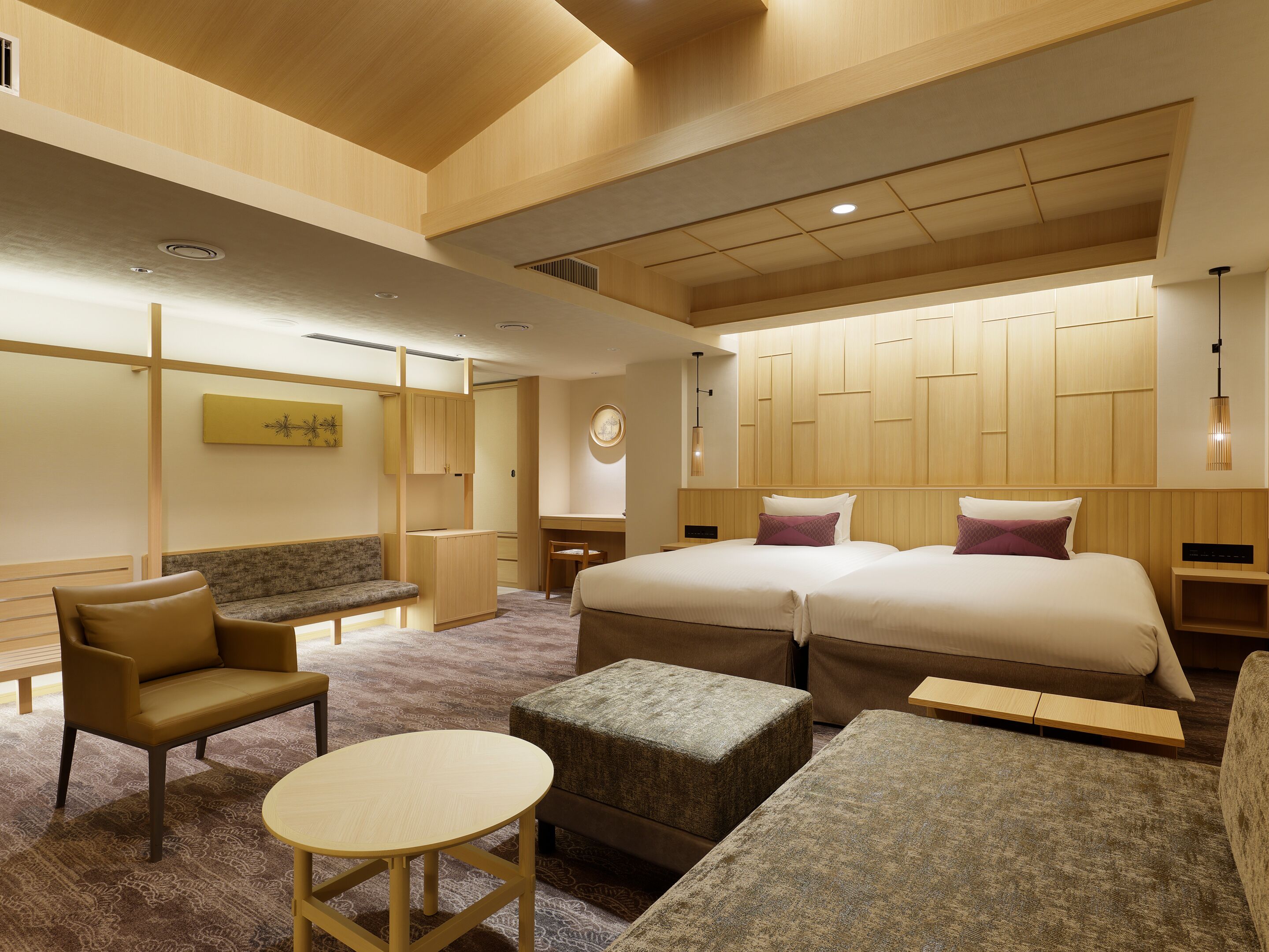 Junior Suite, Non Smoking (2 beds, extra) | Peralatan tempat tidur premium, peti besi dalam bilik, Wi-fi percuma 