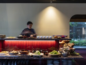 Petit déjeuner buffet (2970 JPY par personne)