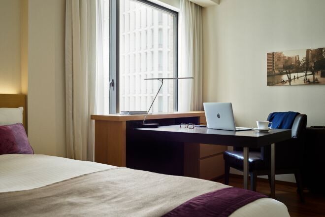 Coffres-forts dans les chambres, bureau, rideaux occultants