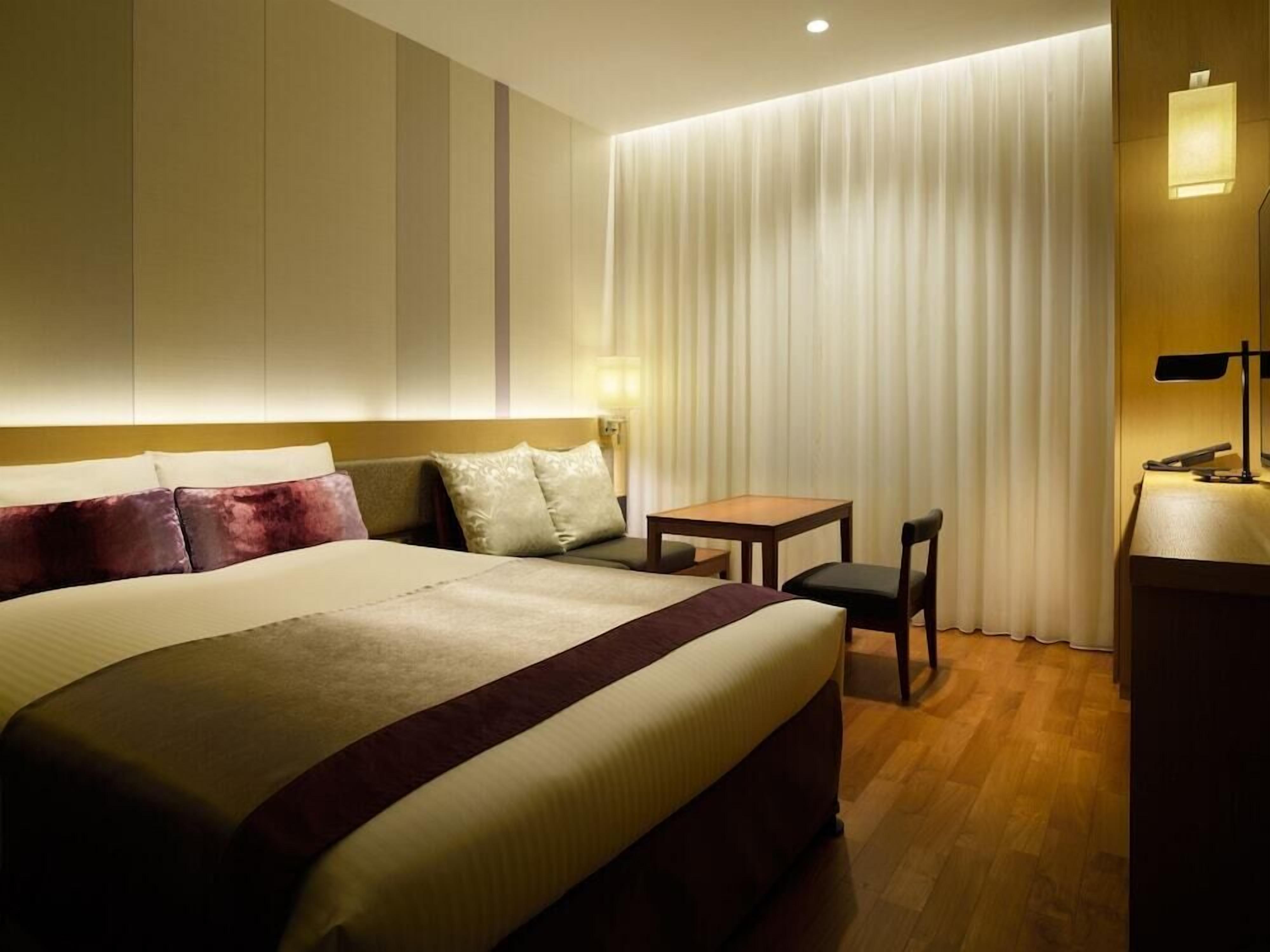 In-room safe, desk, blackout curtains, free WiFi
