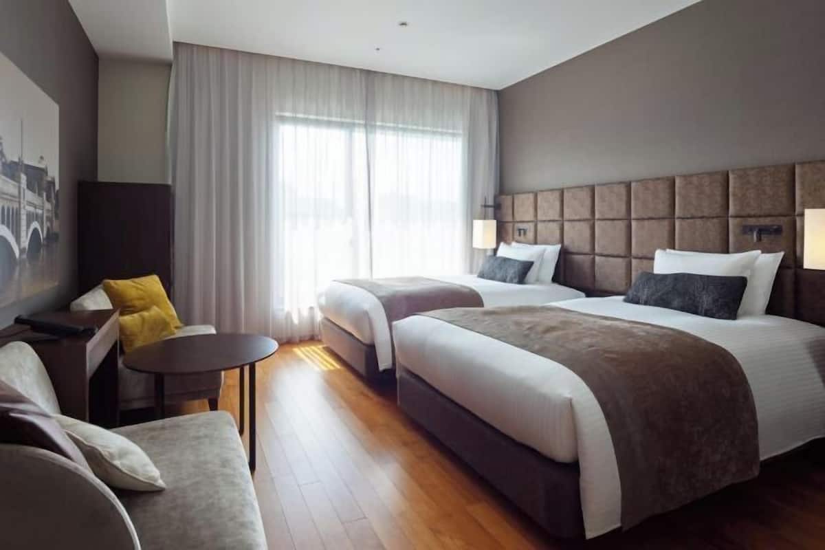 Coffres-forts dans les chambres, bureau, rideaux occultants