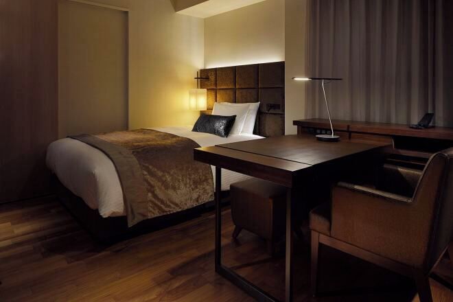 Coffres-forts dans les chambres, bureau, rideaux occultants