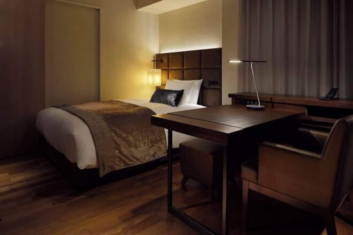 Coffres-forts dans les chambres, bureau, rideaux occultants